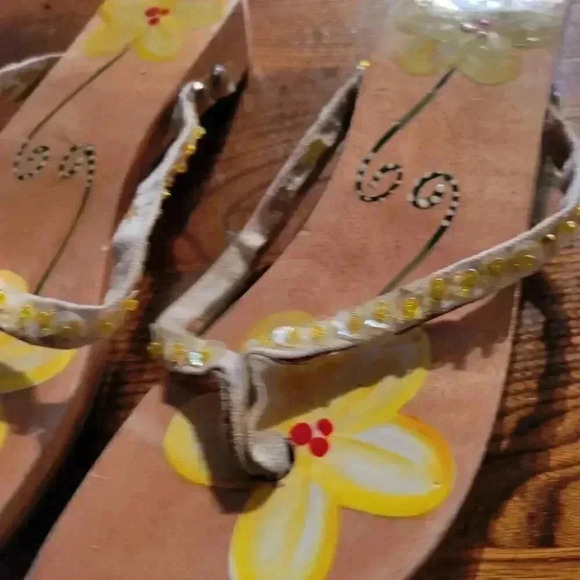 Girls Designer Wooden Sandals with Sparkly  toe straps Flip Flops - Picture 2 of 6